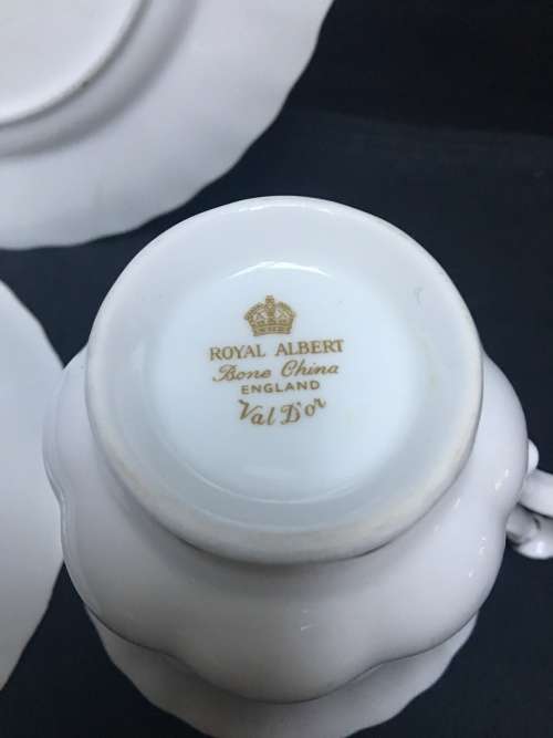 WOW !!! *********LOW R1 START *********ROYAL ALBERT VAL D'or TEA TRIO
