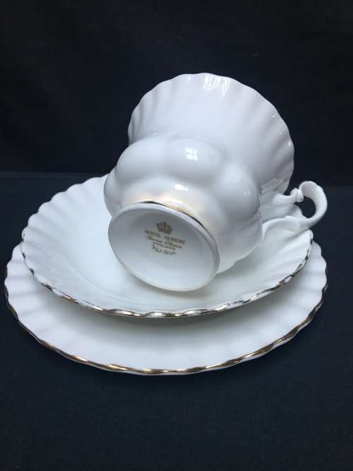 WOW !!! *********LOW R1 START *********ROYAL ALBERT VAL D'or TEA TRIO