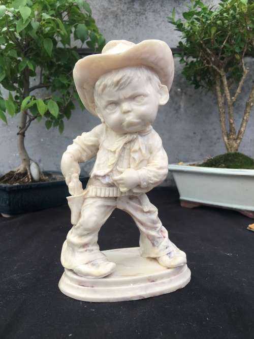 WOW !!! STUNNING LE RON STYLE RESIN STATUE OF A YOUNG COWBOY IN BAD MOOD