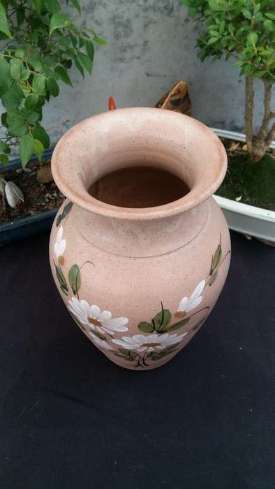 Beautiful Vintage Large Pottery Vase Hand painted White Daisies and green leaves on a tan finish.