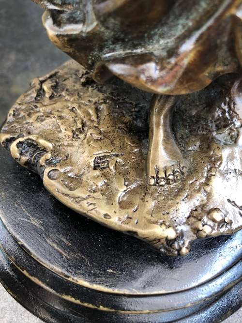 WOW !!! STUNNING VINTAGE HOT CAST GENUINE BRONZE FIGURINE OF A MAIDEN PICKING FRUIT @ 1.8Kg's