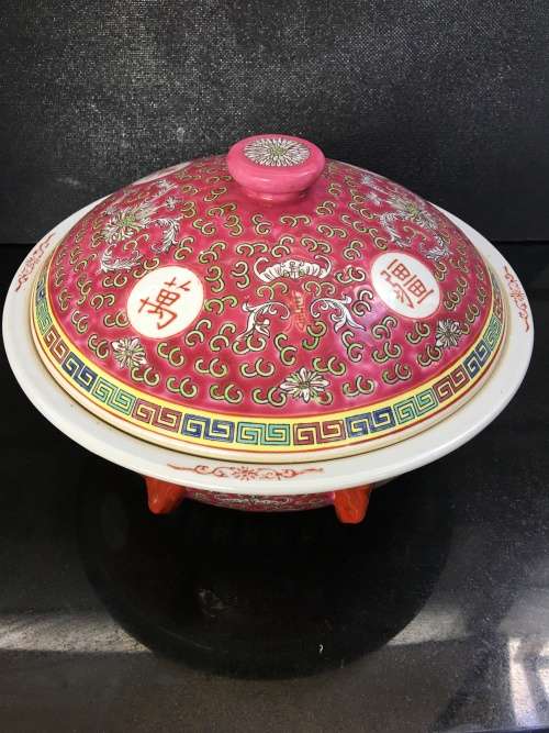 Zhongguo  Jingdezhen Chinese Wan Shou Wu Jiang Red Enameled hand painted Lidded Large Serving Bowl