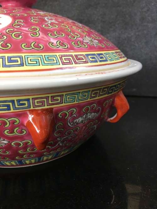 Zhongguo  Jingdezhen Chinese Wan Shou Wu Jiang Red Enameled hand painted Lidded Large Serving Bowl