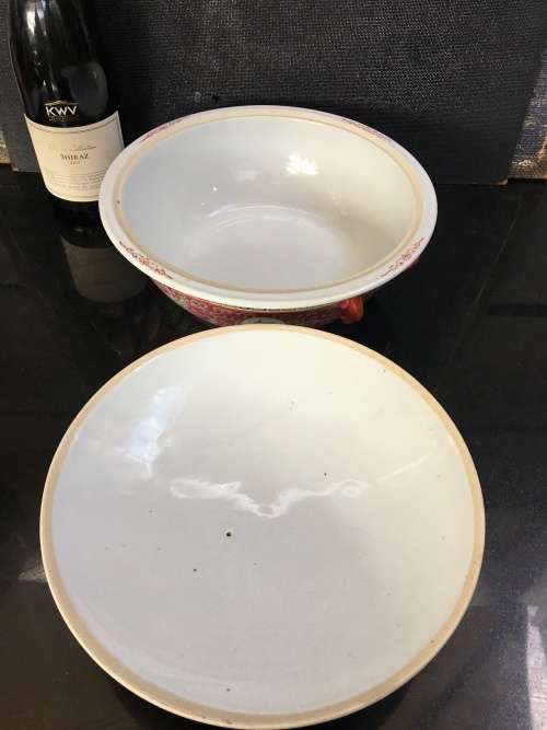 Zhongguo  Jingdezhen Chinese Wan Shou Wu Jiang Red Enameled hand painted Lidded Large Serving Bowl