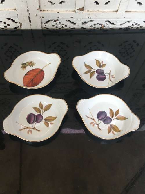 Lot of 4 Royal Worcester Made In England Double Handle Fireproof Bowls