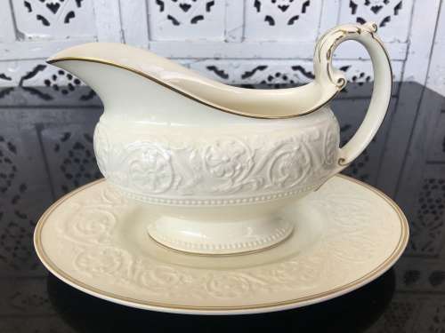 Large Vintage?Antique Wedgwood Petricia USA DES Pat 74009 Barlaston Gravy Dish on Plate