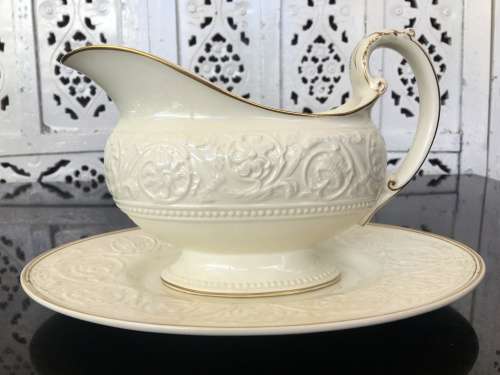 Large Vintage?Antique Wedgwood Petricia USA DES Pat 74009 Barlaston Gravy Dish on Plate
