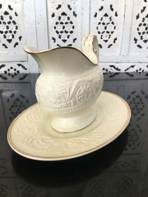 Large Vintage?Antique Wedgwood Petricia USA DES Pat 74009 Barlaston Gravy Dish on Plate
