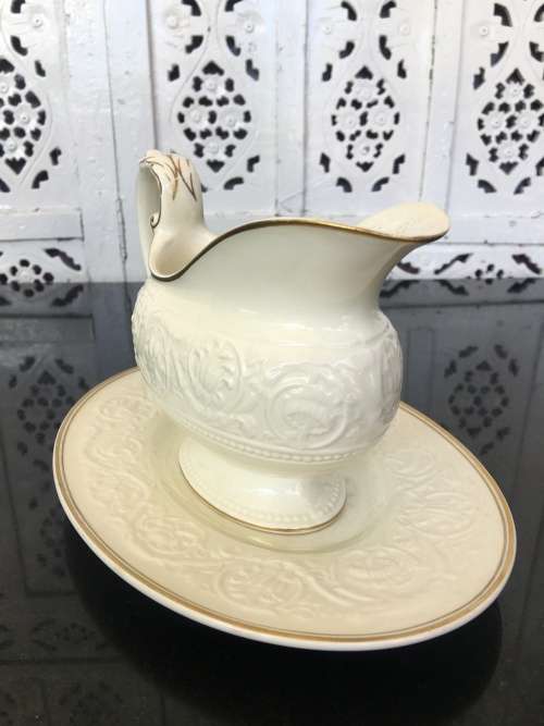 Large Vintage?Antique Wedgwood Petricia USA DES Pat 74009 Barlaston Gravy Dish on Plate