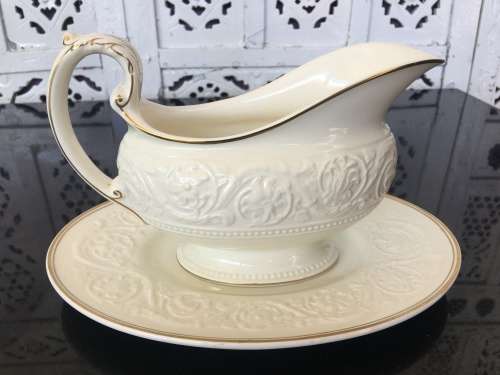 Large Vintage?Antique Wedgwood Petricia USA DES Pat 74009 Barlaston Gravy Dish on Plate