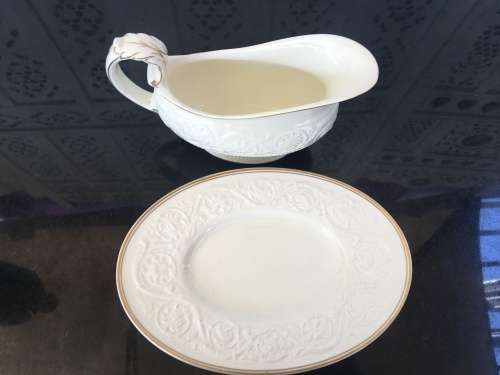 Large Vintage?Antique Wedgwood Petricia USA DES Pat 74009 Barlaston Gravy Dish on Plate