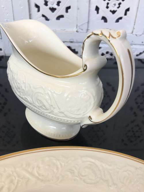 Large Vintage?Antique Wedgwood Petricia USA DES Pat 74009 Barlaston Gravy Dish on Plate