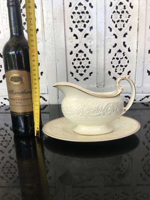 Large Vintage?Antique Wedgwood Petricia USA DES Pat 74009 Barlaston Gravy Dish on Plate