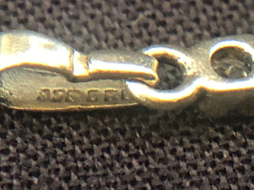 STUNNING 9ct YELLOW GOLD AND CZ CRUCIFIX PENDANT - CLEARLY MARKED - 1.24g