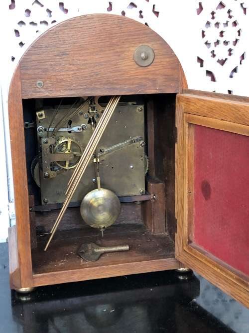 STUNNING !!!!  MENDELSOHN and SONS CHIMING BRACKET MANTLE CLOCK  - KEY INCLUDED !!!! - TRUE CLASSIC