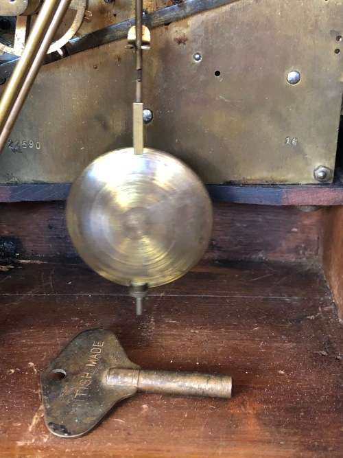 STUNNING !!!!  MENDELSOHN and SONS CHIMING BRACKET MANTLE CLOCK  - KEY INCLUDED !!!! - TRUE CLASSIC