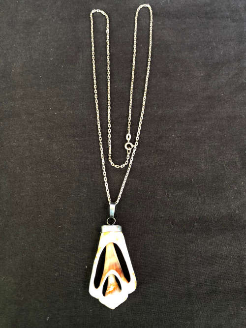 STUNNING 850 ARGENTINIAN SILVER CHAIN WITH A CONICAL THROUGH SECTION PENDANT - 9.40g TOTAL WEIGHT