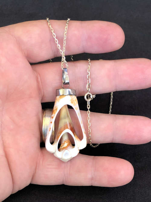 STUNNING 850 ARGENTINIAN SILVER CHAIN WITH A CONICAL THROUGH SECTION PENDANT - 9.40g TOTAL WEIGHT