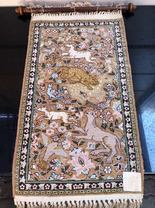 INVESTMENT PIECE !!! BEAUTIFUL GENUINE SILK TURKISH HEREKE HUNTING CARPET / WALL HANGING