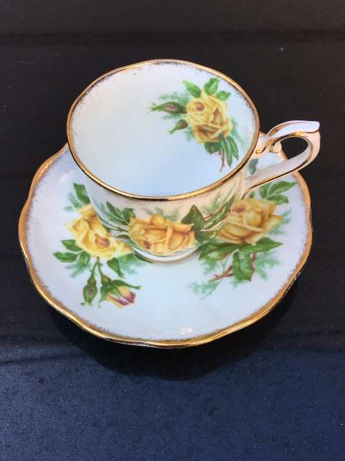 Rare Discontinued Royal Albert Tea Rose Petite Cup and Saucer RGD 839056. Mint