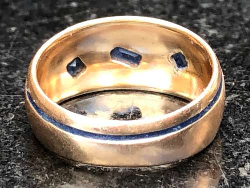 9ct YELLOW GOLD WITH SAPPHIRES AND ENAMEL DRESS RING - 4.25g - CLEARLY MARKED