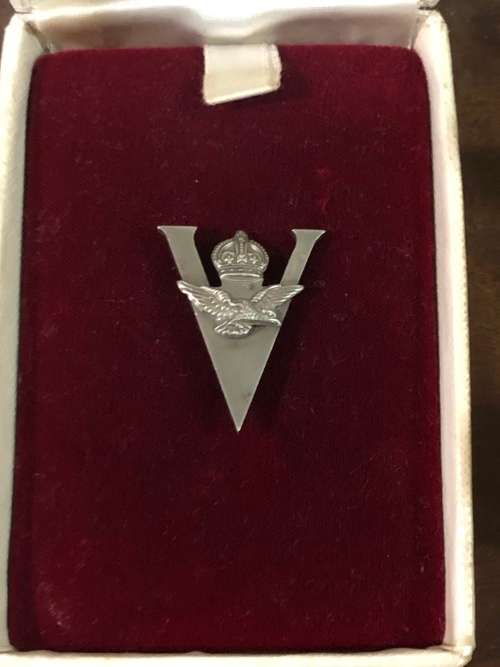 WOW !!!! SUPER RARE WW2 RAF VICTORY BADGE , IN EXCELLENT CONDITION - SAAF POSSIBLY AS WELL