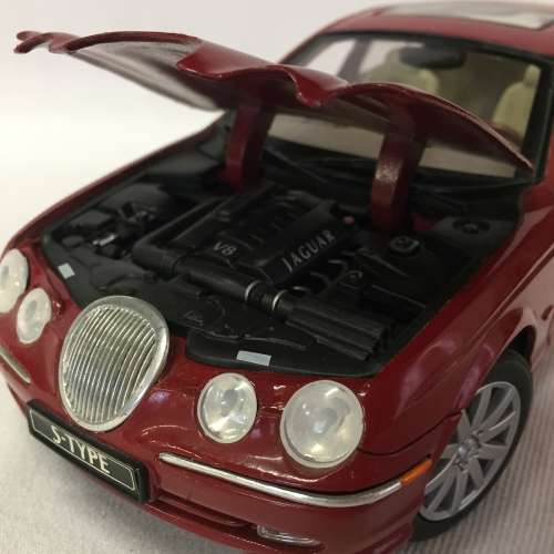Welly Jaguar S-Type model car - scale 1/18 - some rust marks - tyres broken