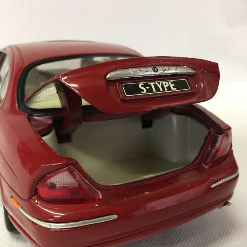 Welly Jaguar S-Type model car - scale 1/18 - some rust marks - tyres broken