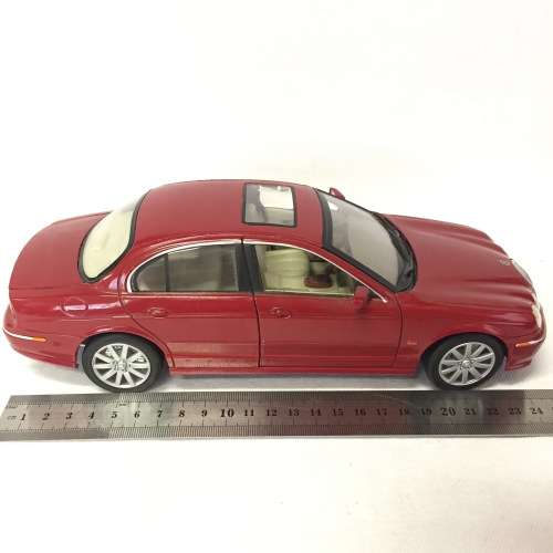 Welly Jaguar S-Type model car - scale 1/18 - some rust marks - tyres broken