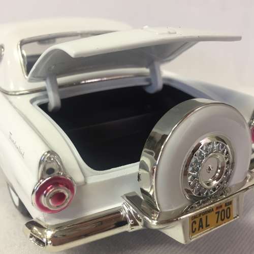 Motor Max 1956 Ford Thunderbird model car - scale 1/18