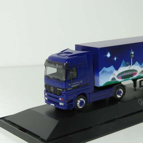 Herpa Mercedes-Benz Actors 1857 Munchen model truck in case - Scale 1/87