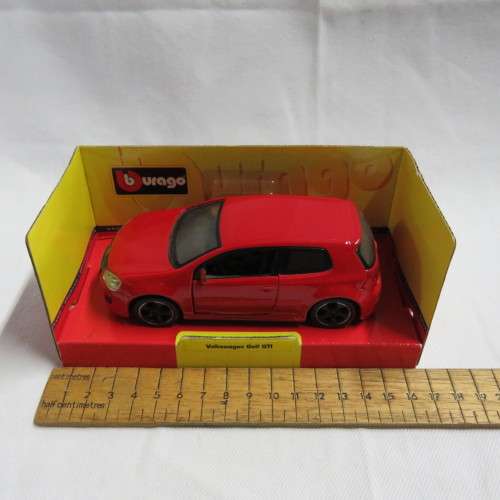 Bburago Street Fire Volkswagen Golf GTI model car in box - Scale 1/32