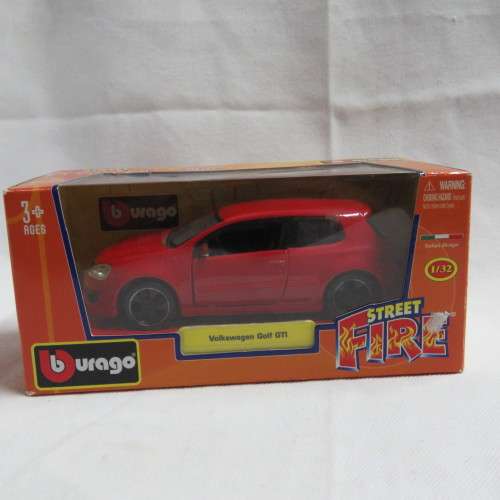 Bburago Street Fire Volkswagen Golf GTI model car in box - Scale 1/32