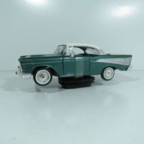 MotorMax 1957 Chevy bel air model car with box  scale 1/24