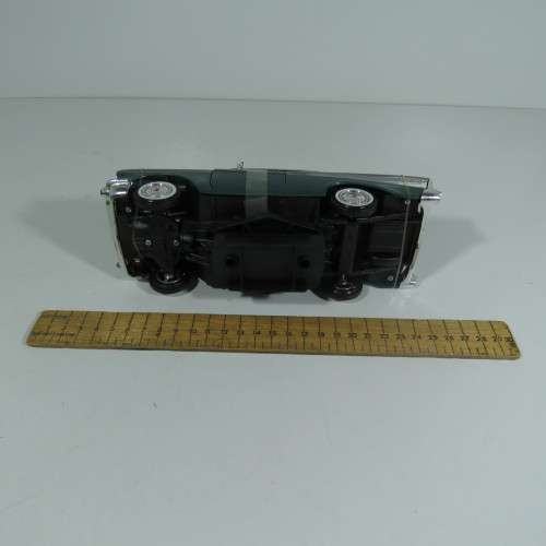 MotorMax 1957 Chevy bel air model car with box  scale 1/24