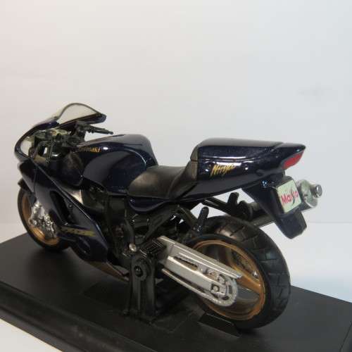 Maisto Kawasaki Ninja ZX-12 R model motorcycle - Scale 1/18