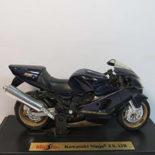Maisto Kawasaki Ninja ZX-12 R model motorcycle - Scale 1/18
