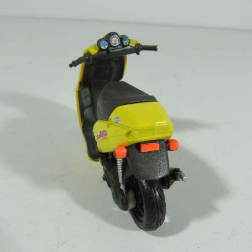 Maisto Phantom F-12 scooter model motorcycle - Scale 1/18