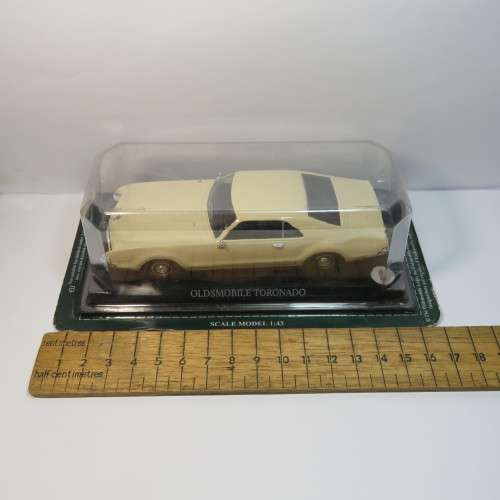 DelPrado Oldsmobile Toronado model car - Scale 1/43