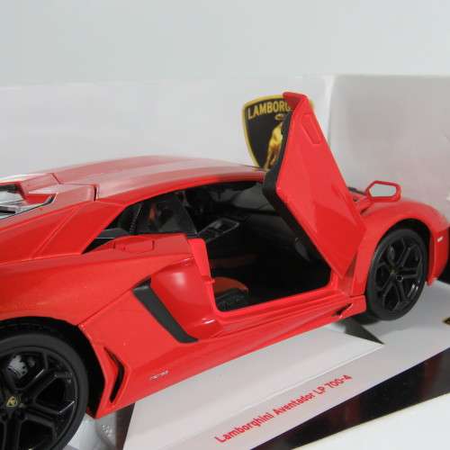 Bburago Lamborghini Aventador LP700-4 model car in box - Scale 1/18