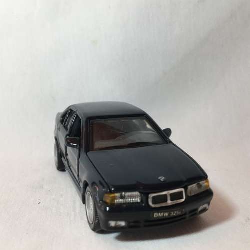 Yatming BMW 325i model car - Scale 1/43