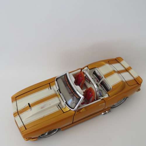 Maisto Pro Rodz 1968 Chevrolet Camaro SS model car - Scale 1/24 - Paint damage on bonnet