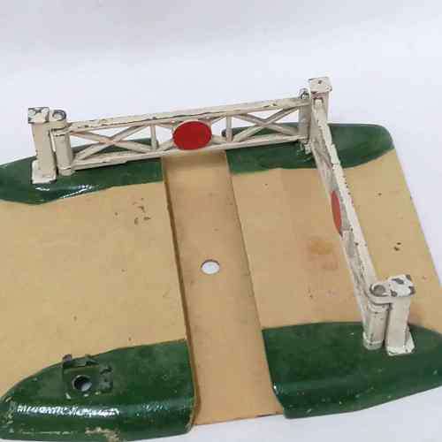 Hornby-Dublo die-cast level crossing - Meccano Ltd - missing one post