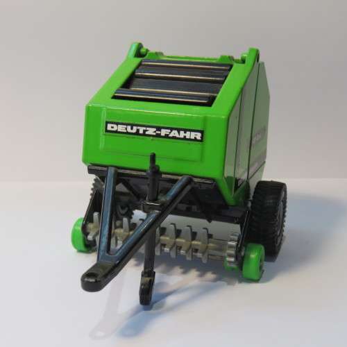 Siku Deutz Fahr GP2.50 big baler trailer