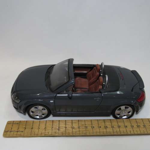 Maisto Audi TT Roadster model car - Scale