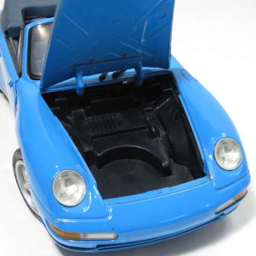 Maisto Porsche 911 Carrera - Wheels and Mirrors broken - Scale 1/18