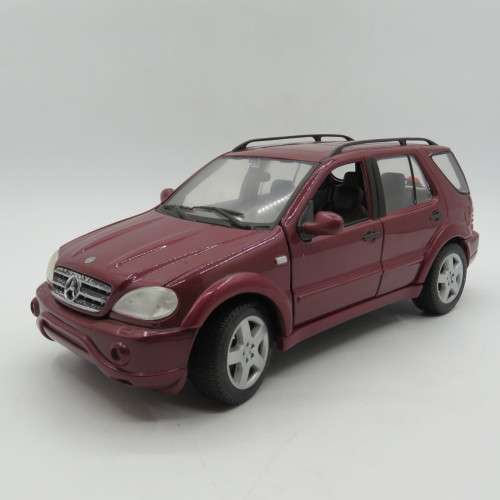 Maisto Mercedes-Benz ML55 AMG model car - scale 1/18