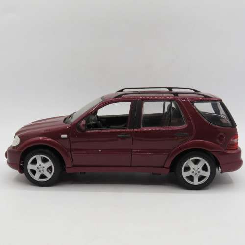 Maisto Mercedes-Benz ML55 AMG model car - scale 1/18