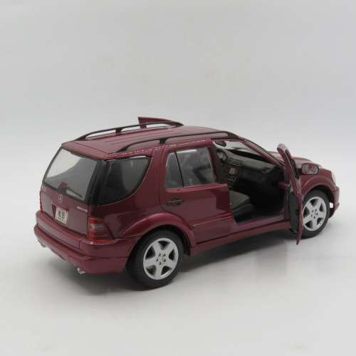 Maisto Mercedes-Benz ML55 AMG model car - scale 1/18