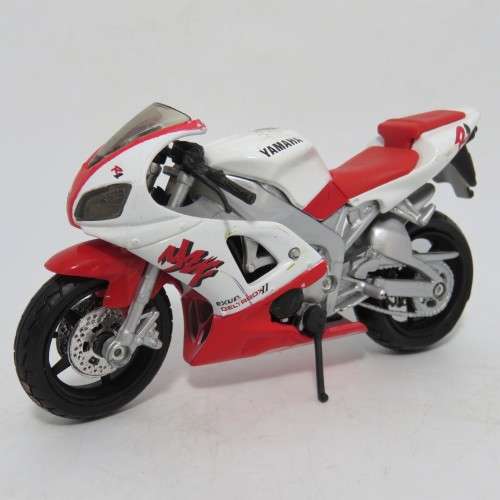 Maisto Yamaha YZF R1 model motorcycle - Scale 1/18